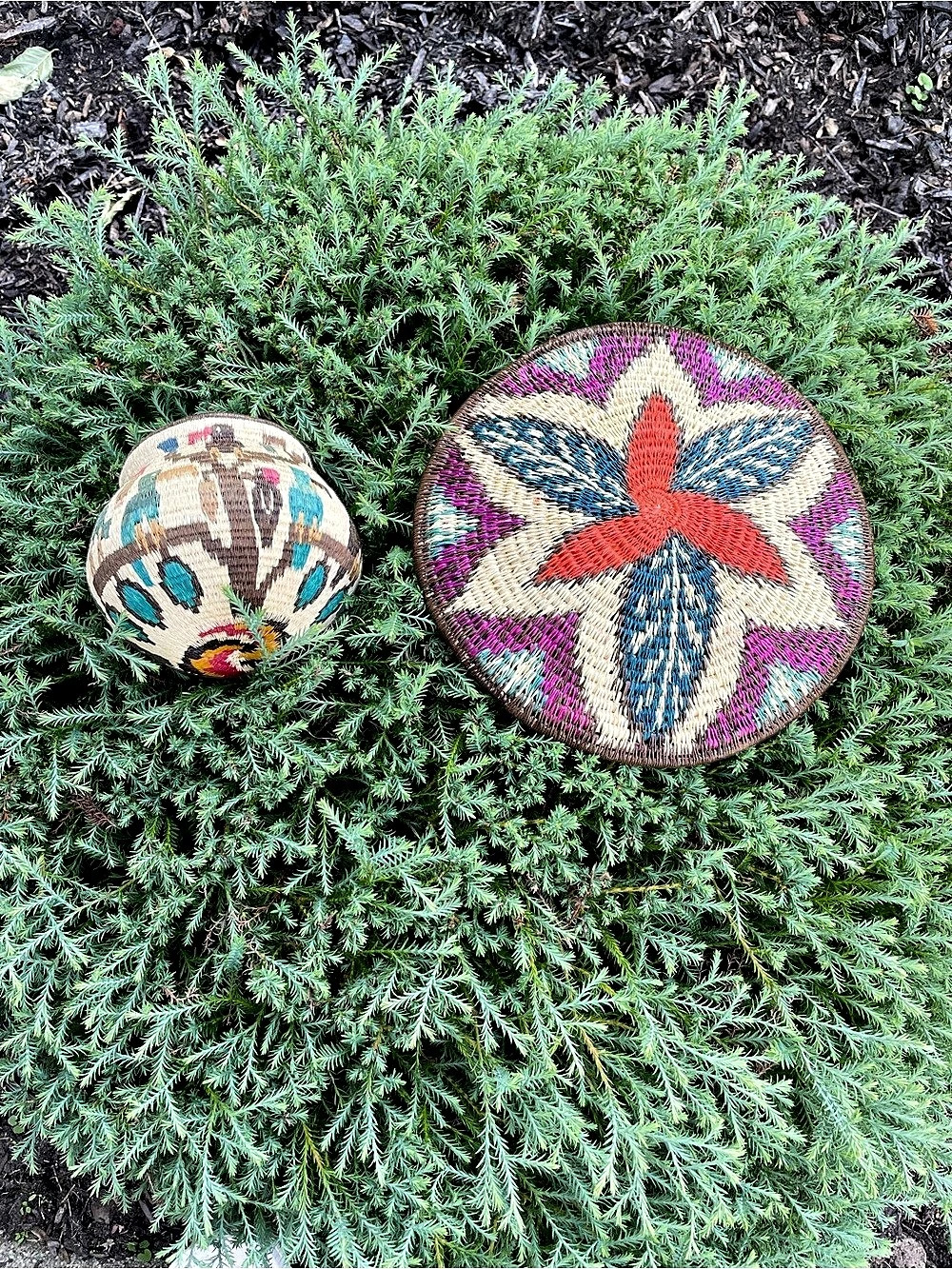 Multicolor & Red Geometric Decor Set